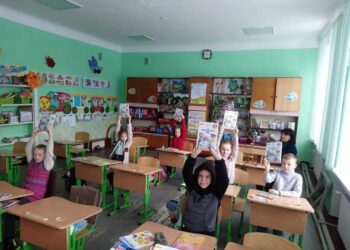 Студентка 142 групи Ксенія Мязіна провела урок Української мови та Мистетство у 3 класі