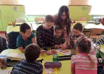 Лідія Дроздова провела відкрите заняття гуртка з англійської мови у 1-А класі